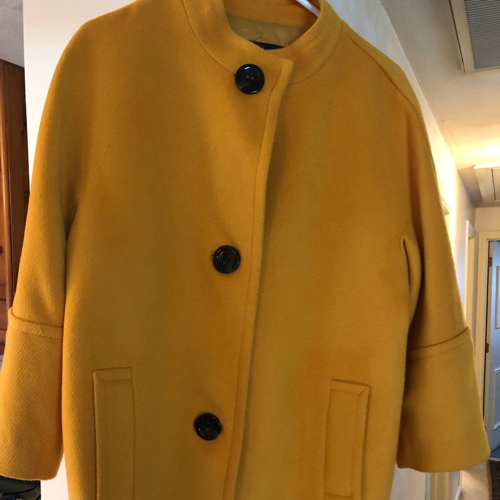 Gorgeous petite gold coat ! Pristine condition.